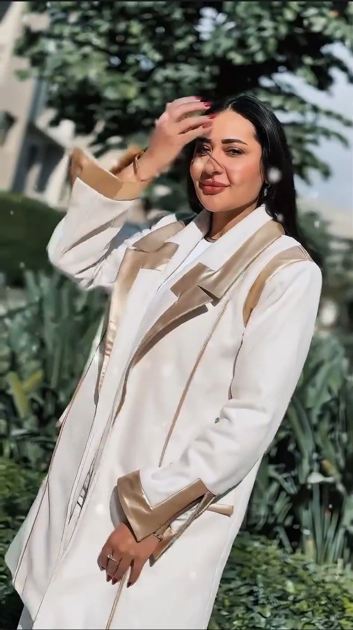 Off-white jacket with gold leather trim - Image 4